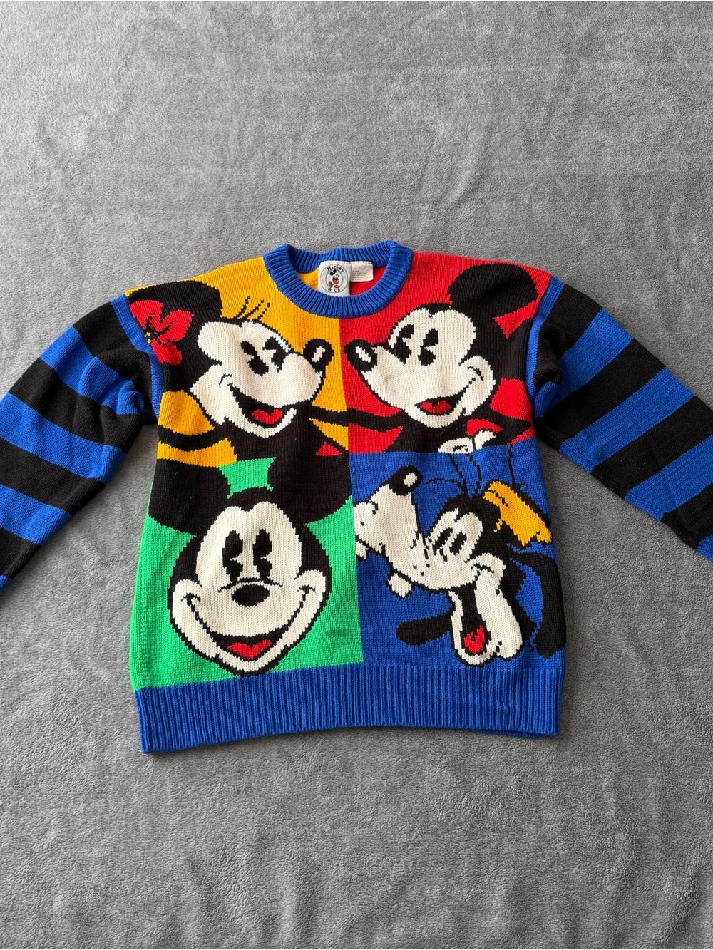 Vintage 90's Mickey & Co Mickey Mouse disney knit sweater